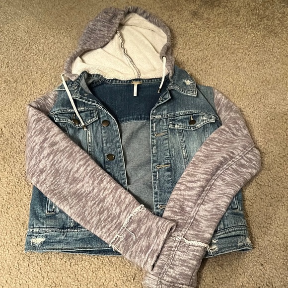 Women’s Free people Jean sweatshirt jacket in excellent condition size XS